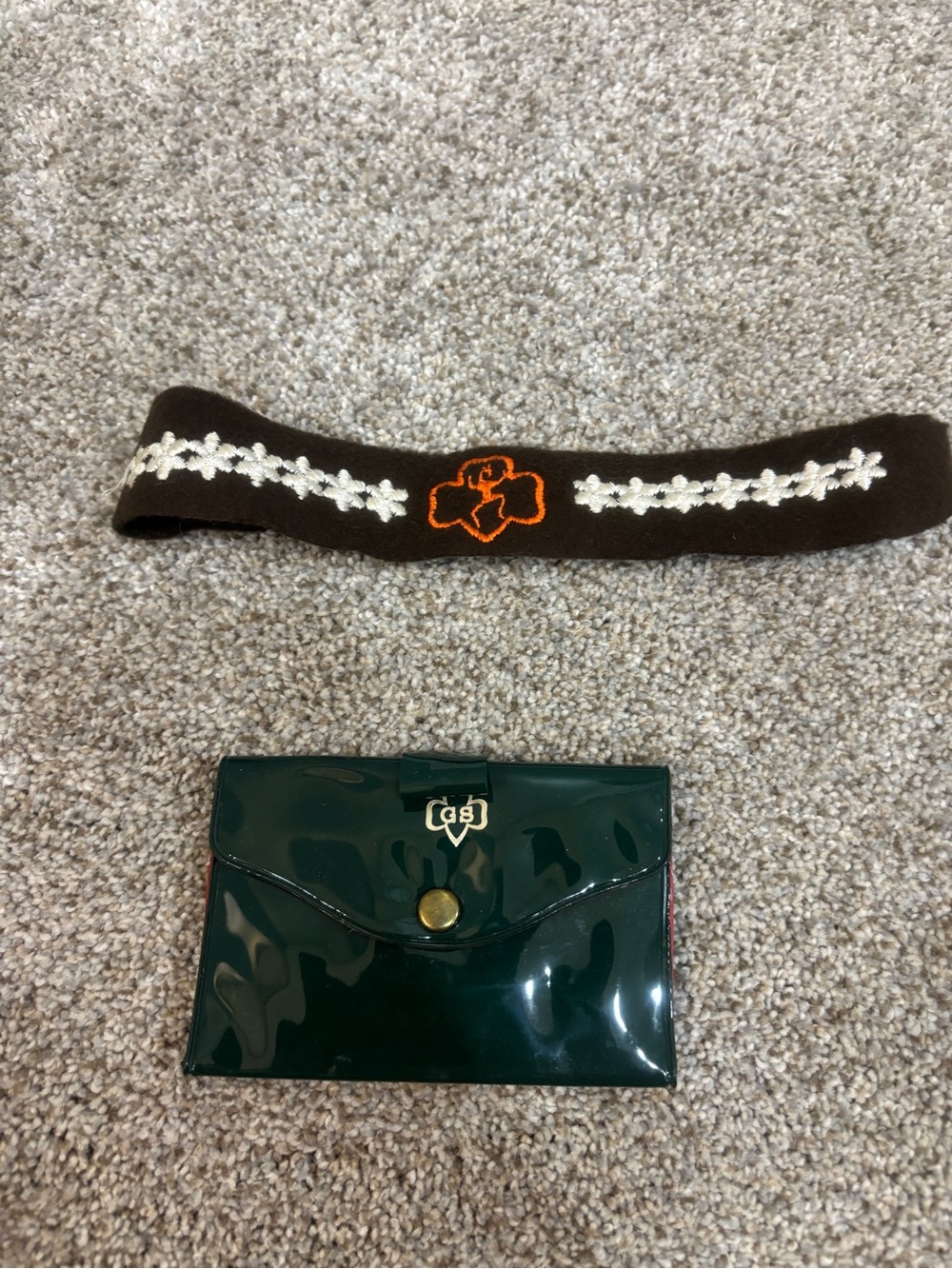 Vintage Girl Scout patent leather identification pouch/Brownies headband - Picture 1 of 3
